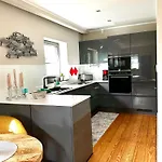 Summergreen Apartment *